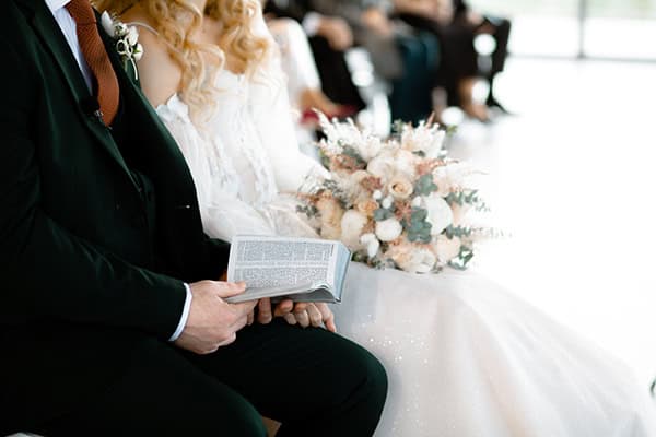 ultra-romantic-winter-wedding-thessaloniki-beautiful-florals-candles_16