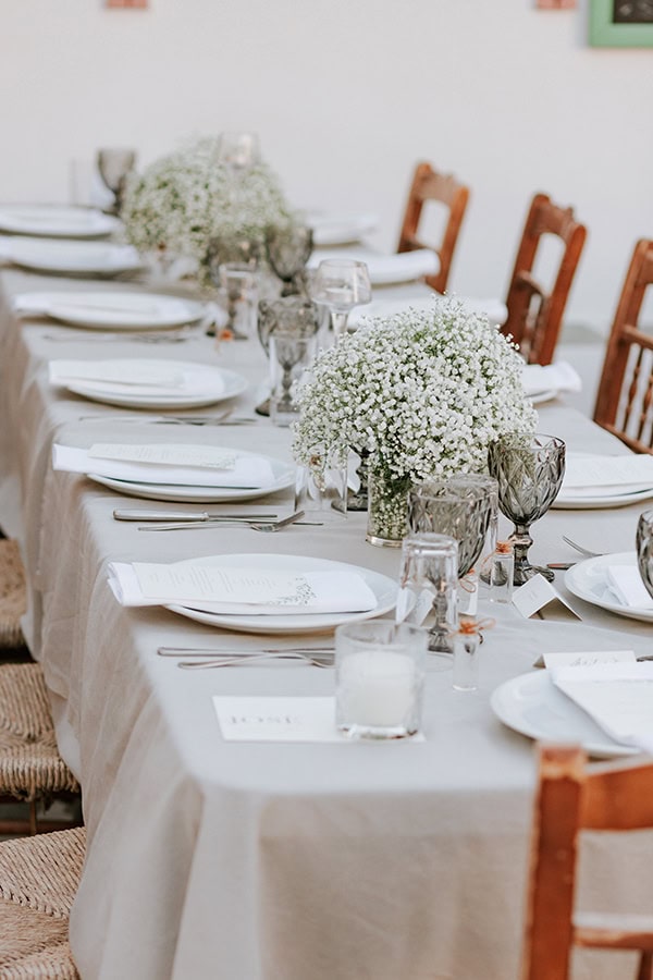 Minimal διακόσμηση τραπεζιών δεξίωσης με γυψοφίλη