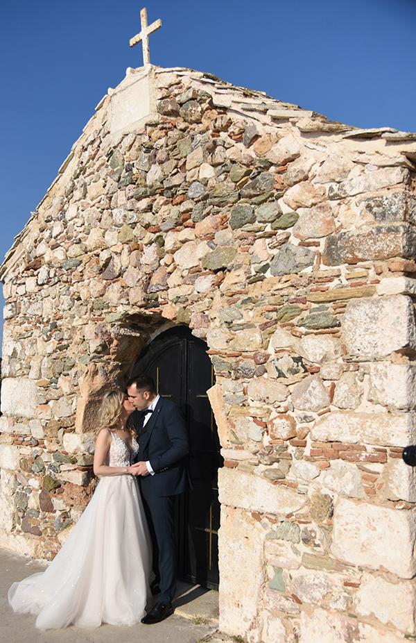 beautiful-fall-wedding-athens-white-flowers-romantic-moments_10