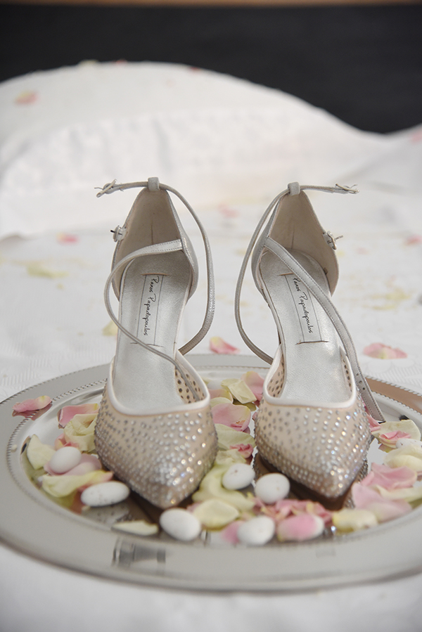 beautiful-fall-wedding-athens-white-flowers-romantic-moments_12