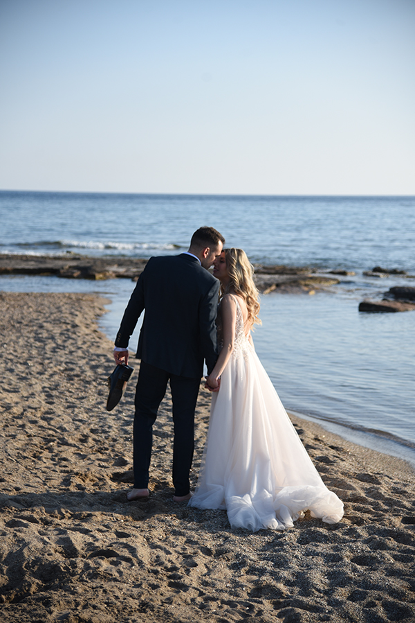 beautiful-fall-wedding-athens-white-flowers-romantic-moments_18