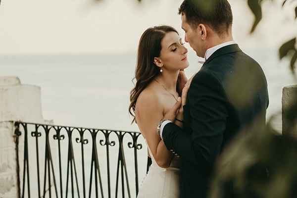 beautiful-fall-wedding-drama-athens-romantic-roses-greenery_01w