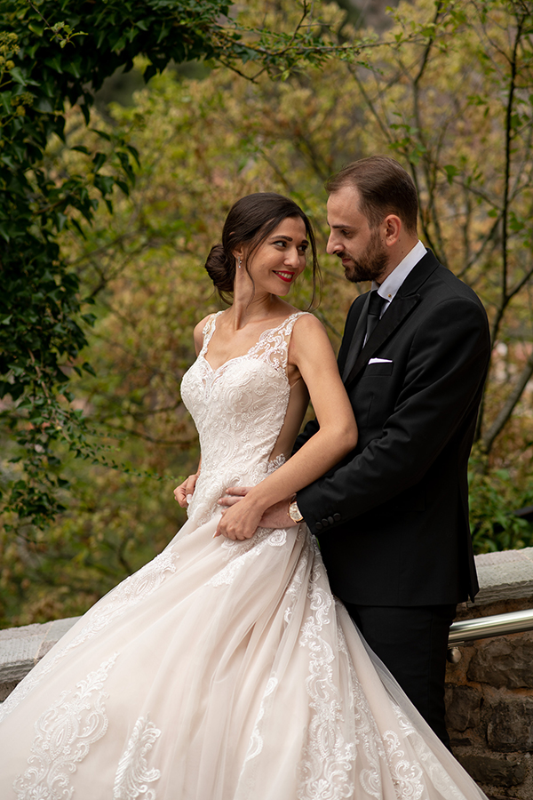 beautiful-fall-wedding-white-flowers_05x