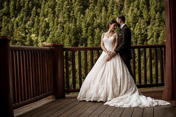 beautiful-fall-wedding-white-flowers_09
