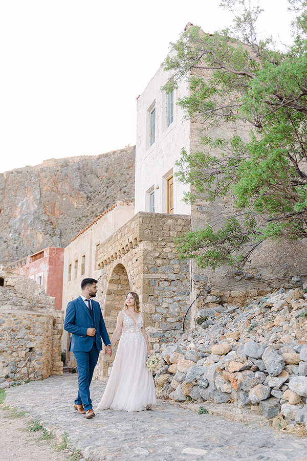 boho-fall-wedding-sparta-pampas-grass-flowers-white-peach-shades_02