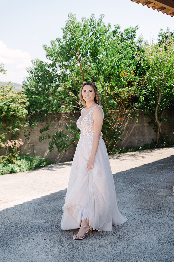 boho-fall-wedding-sparta-pampas-grass-flowers-white-peach-shades_18