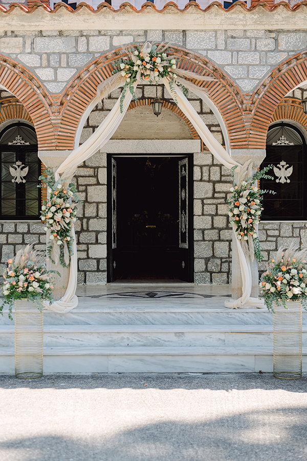 boho-fall-wedding-sparta-pampas-grass-flowers-white-peach-shades_23