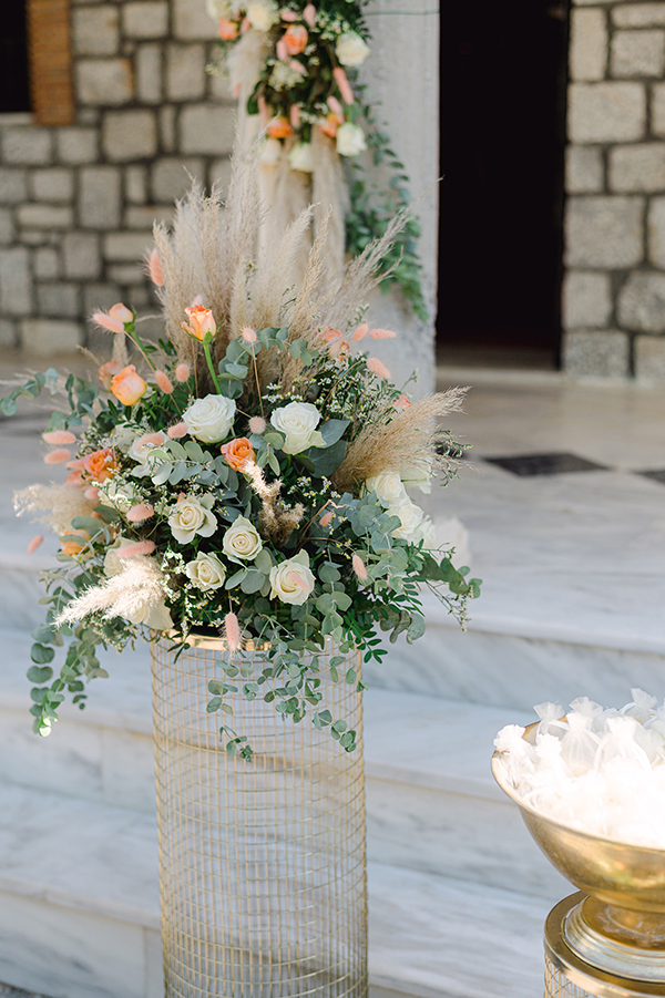 boho-fall-wedding-sparta-pampas-grass-flowers-white-peach-shades_29
