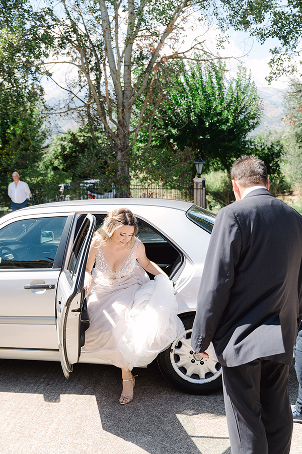 boho-fall-wedding-sparta-pampas-grass-flowers-white-peach-shades_33