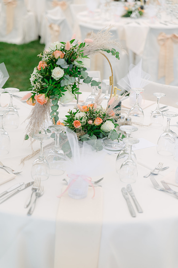 boho-fall-wedding-sparta-pampas-grass-flowers-white-peach-shades_51