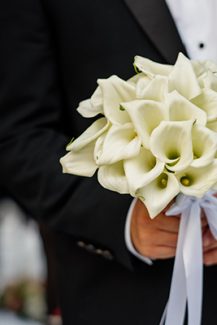 Ολόλευκη νυφική ανθοδέσμη με κάλλες