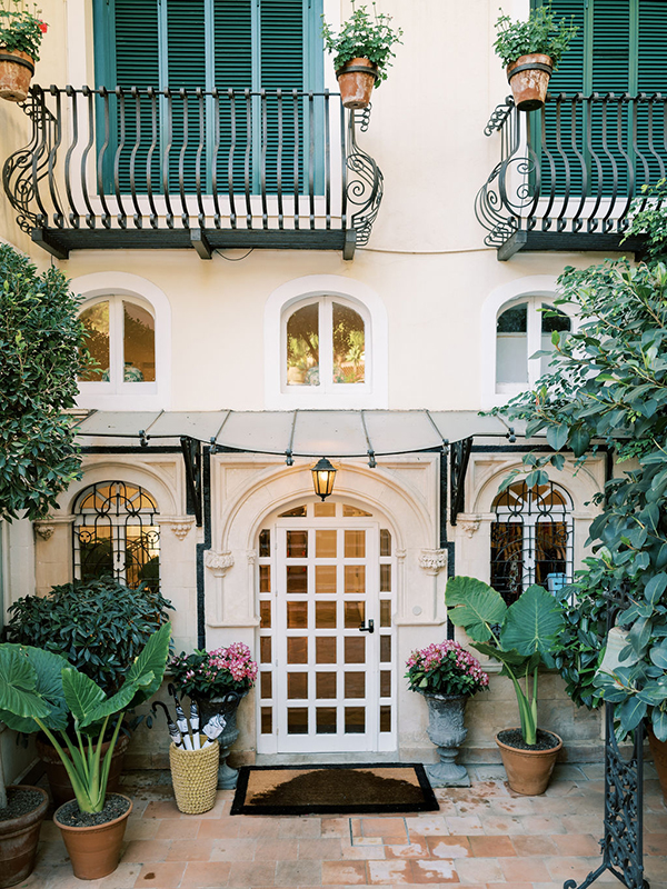 celebrate-memorable-wedding-day-magnificent-villa-sant-andrea-sicily_08