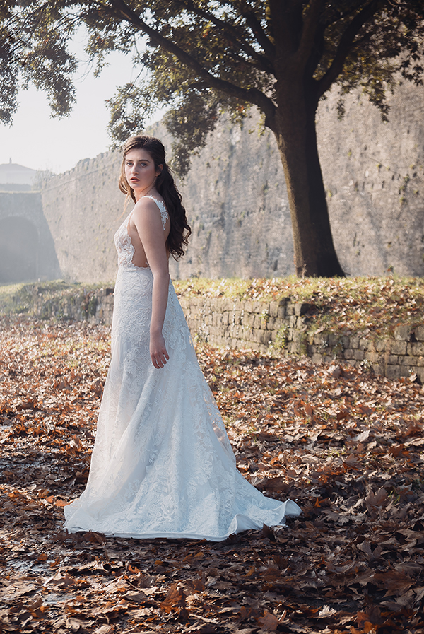 flowy-wedding-dresses-sophie-theodoraki-bridal-stunning-bridal-look_07x