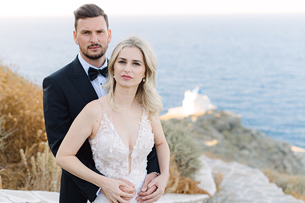 romantic-chic-summer-wedding-white-florals-greenery_01