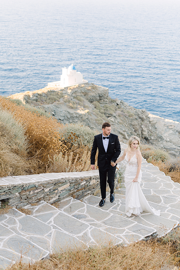 romantic-chic-summer-wedding-white-florals-greenery_02