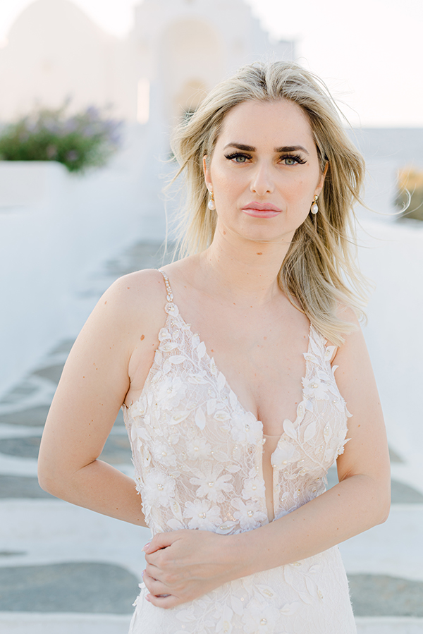 romantic-chic-summer-wedding-white-florals-greenery_03x