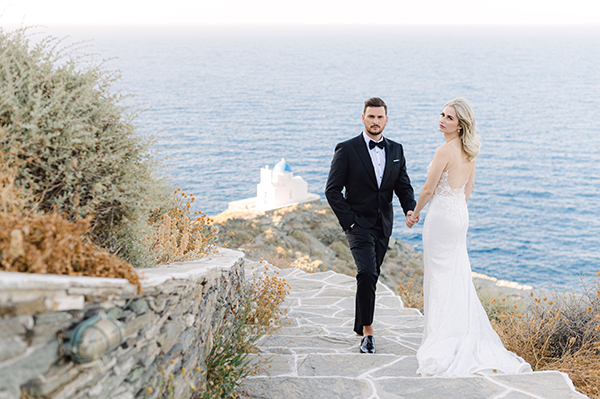 romantic-chic-summer-wedding-white-florals-greenery_04