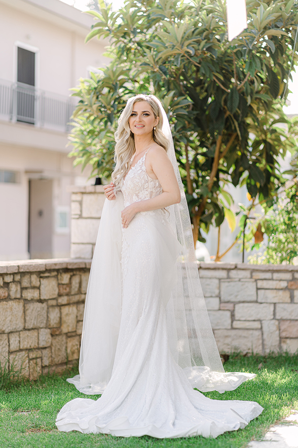 romantic-chic-summer-wedding-white-florals-greenery_06