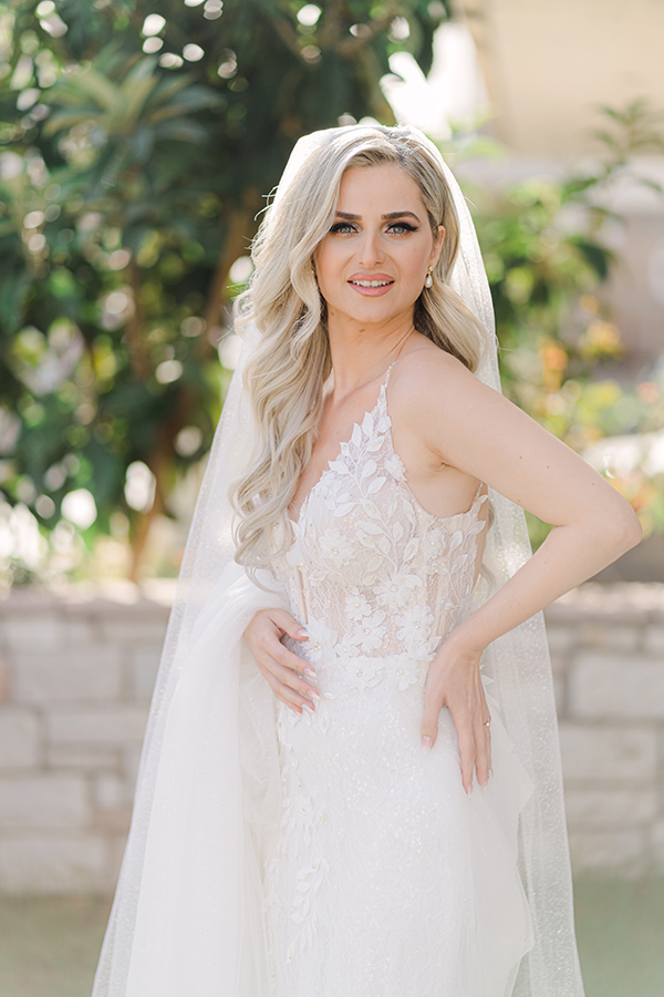 romantic-chic-summer-wedding-white-florals-greenery_06x