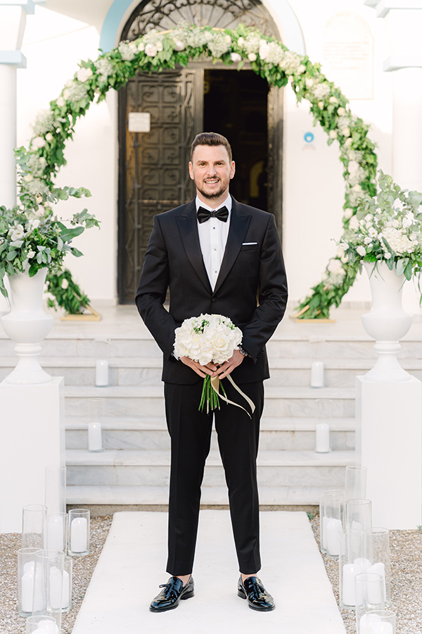 romantic-chic-summer-wedding-white-florals-greenery_08