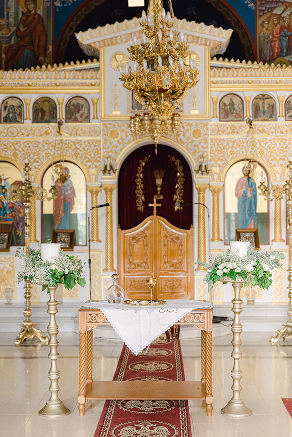 romantic-chic-summer-wedding-white-florals-greenery_11