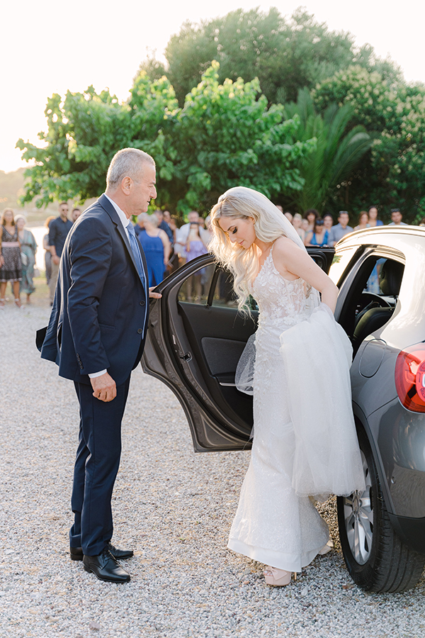 romantic-chic-summer-wedding-white-florals-greenery_14