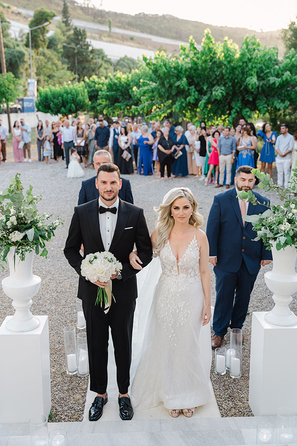 romantic-chic-summer-wedding-white-florals-greenery_16