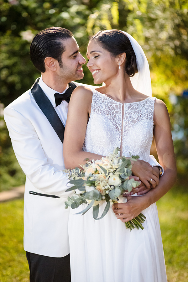 romantic-fall-wedding-athens-white-peach-roses_02