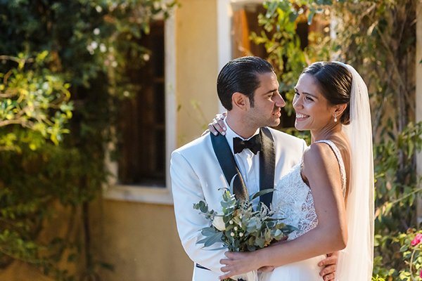 romantic-fall-wedding-athens-white-peach-roses_39x