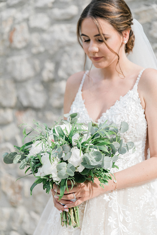 romantic-spring-wedding-beach-lefkada-fresh-white-flowers_12