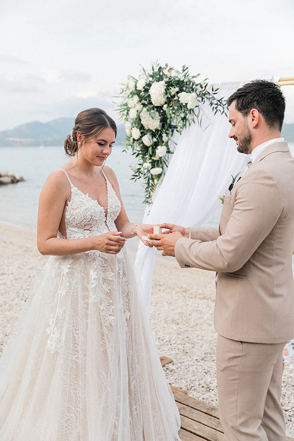 romantic-spring-wedding-beach-lefkada-fresh-white-flowers_26