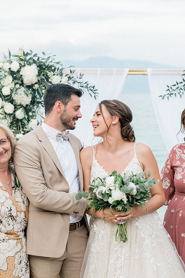 romantic-spring-wedding-beach-lefkada-fresh-white-flowers_32