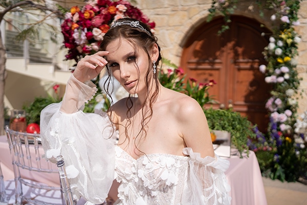 romantic-styled-shoot-beautiful-wedding-dresses-renee-bridal-stunning-bridal-look_08