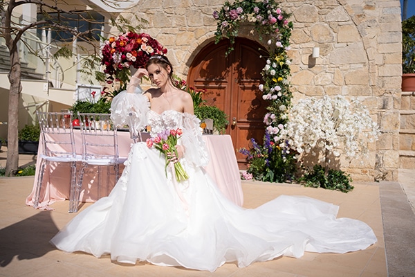 romantic-styled-shoot-beautiful-wedding-dresses-renee-bridal-stunning-bridal-look_11