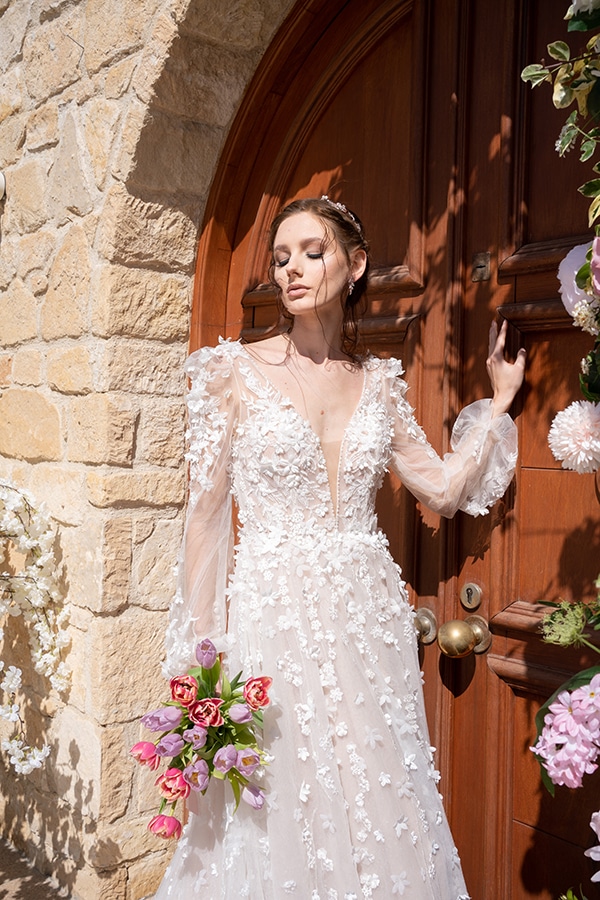 romantic-styled-shoot-beautiful-wedding-dresses-renee-bridal-stunning-bridal-look_13