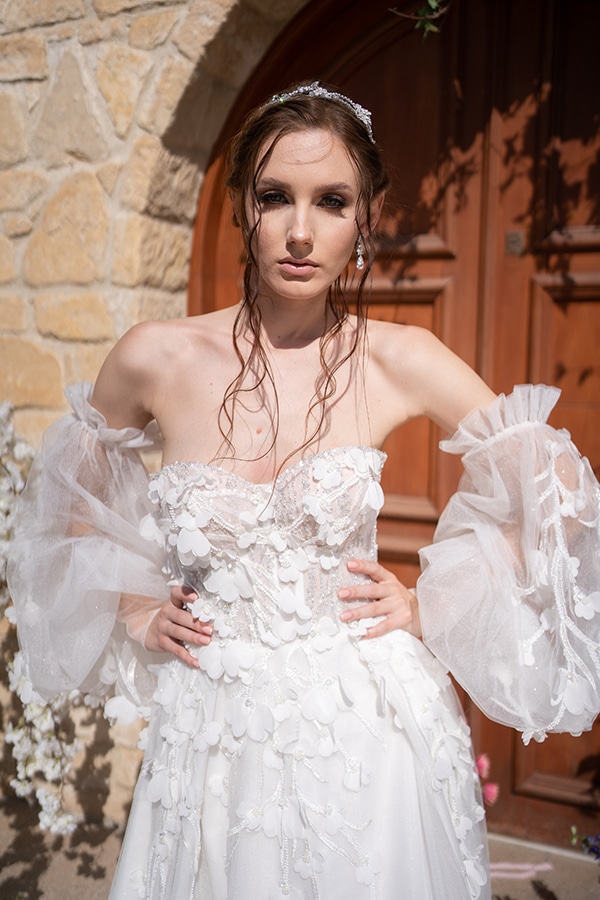 romantic-styled-shoot-beautiful-wedding-dresses-renee-bridal-stunning-bridal-look_26