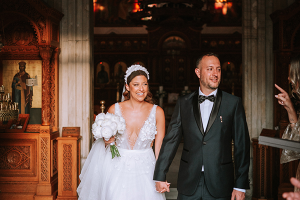 Ρομαντικός καλοκαιρινός γάμος στην Κρήτη με κλαδιά ελιάς και λευκά λουλούδια │ Άννα & Patricio