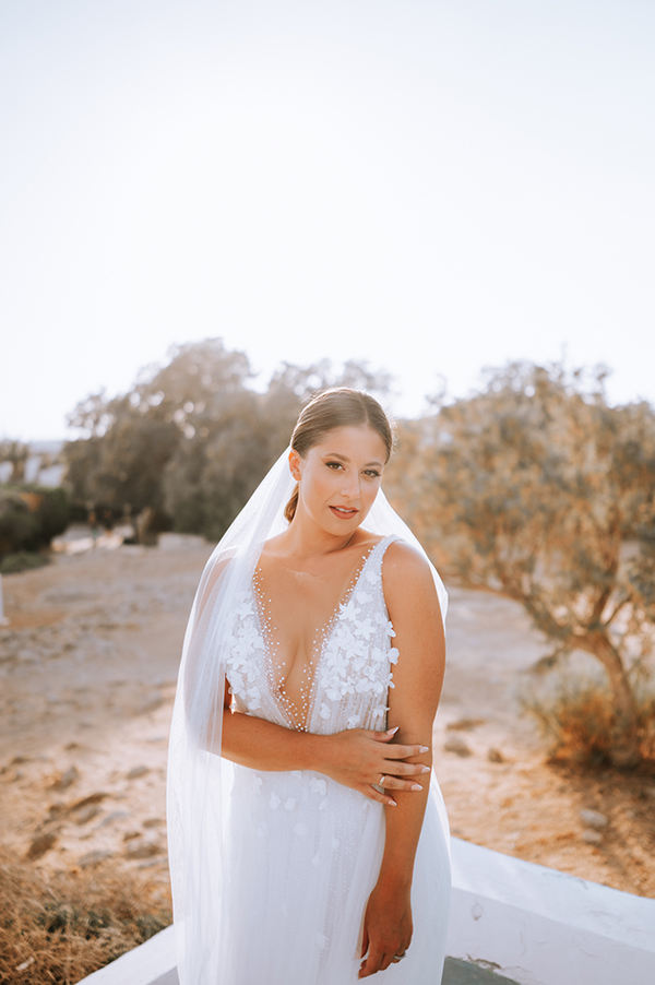 romantic-summer-wedding-crete-olive-leaves-white-flowers_04