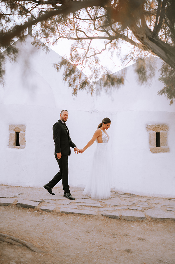 romantic-summer-wedding-crete-olive-leaves-white-flowers_04x