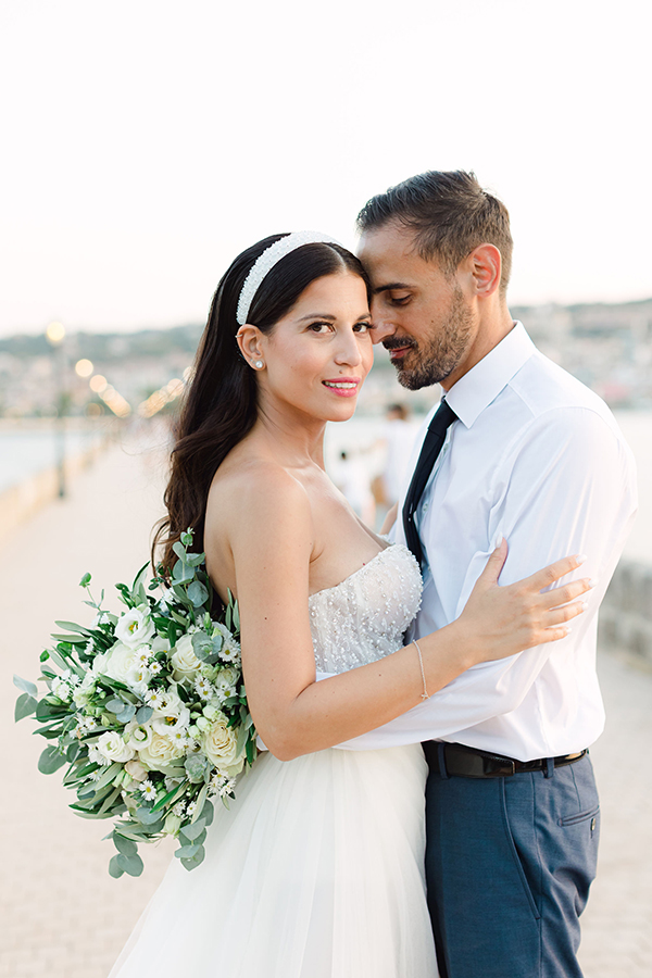 romantic-summer-wedding-kefalonia-lovely-white-florals-rustic-touches_04