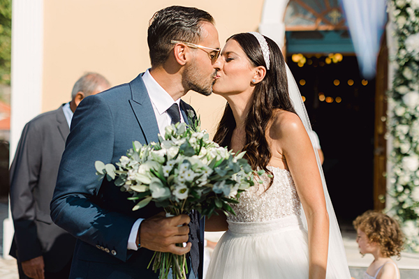 romantic-summer-wedding-kefalonia-lovely-white-florals-rustic-touches_21