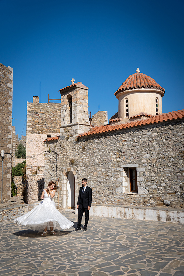 romantic-summer-wedding-patra-white-roses_03