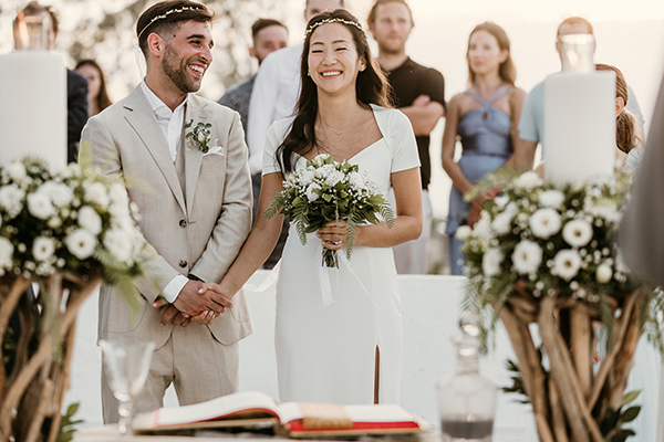 Simply chic καλοκαιρινός γάμος με λευκό λυσίανθο και πρασινάδες │ Alyssa & Dante