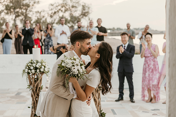 simply-chic-summer-wedding-athens-white-lycianthus-greeneries_02