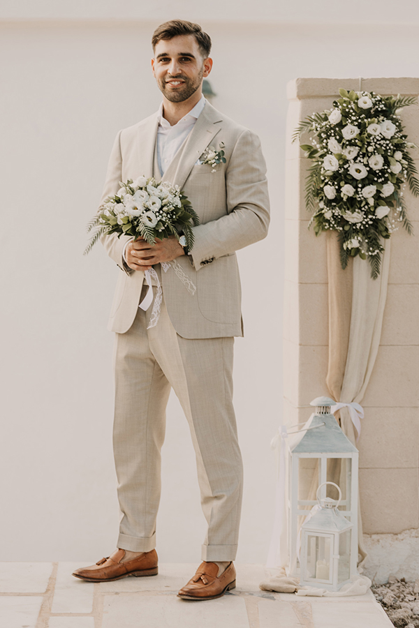 simply-chic-summer-wedding-athens-white-lycianthus-greeneries_10