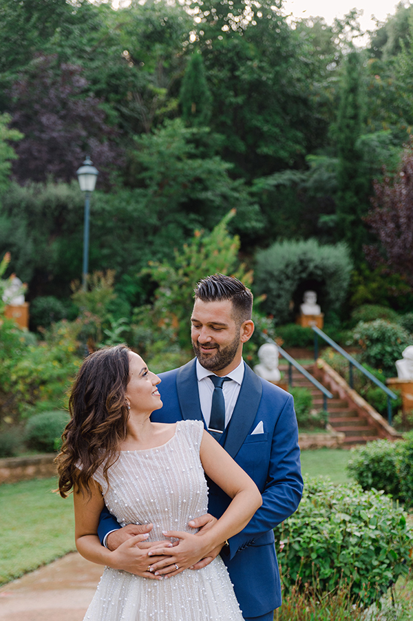 summer-wedding-nafpaktos-beautiful-flowers-lush-greenery_04