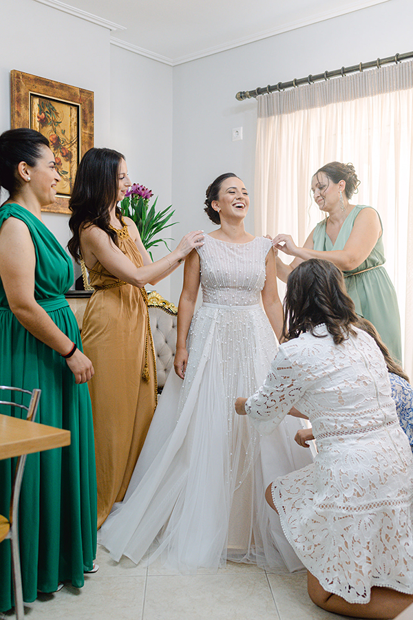 summer-wedding-nafpaktos-beautiful-flowers-lush-greenery_09