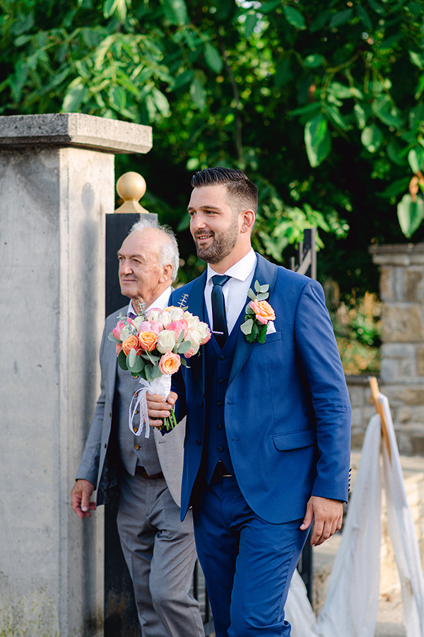 summer-wedding-nafpaktos-beautiful-flowers-lush-greenery_14
