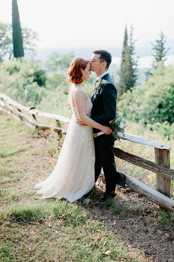 summer-wedding-nafpaktos-white-peonies-lisianthus_02