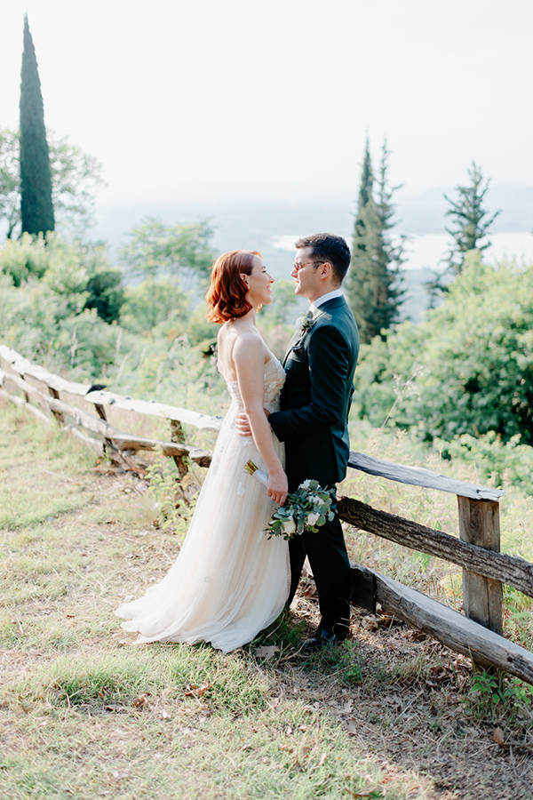 summer-wedding-nafpaktos-white-peonies-lisianthus_04